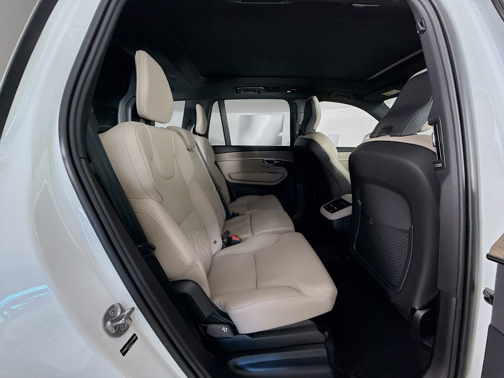 New 2026 Volvo XC90 B6 Plus w/ Protection Package Premier image 28