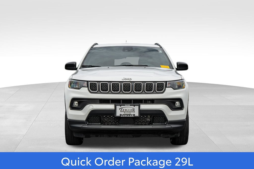 Used 2023 Jeep Compass Latitude AWD/4WD image 2