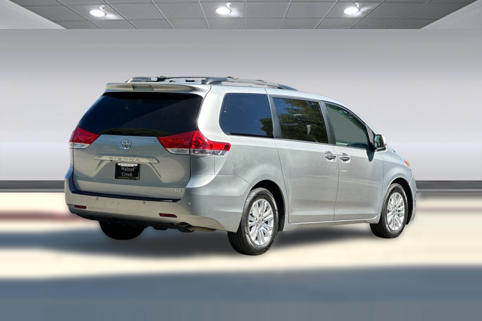 Used 2014 Toyota Sienna XLE FWD image 9