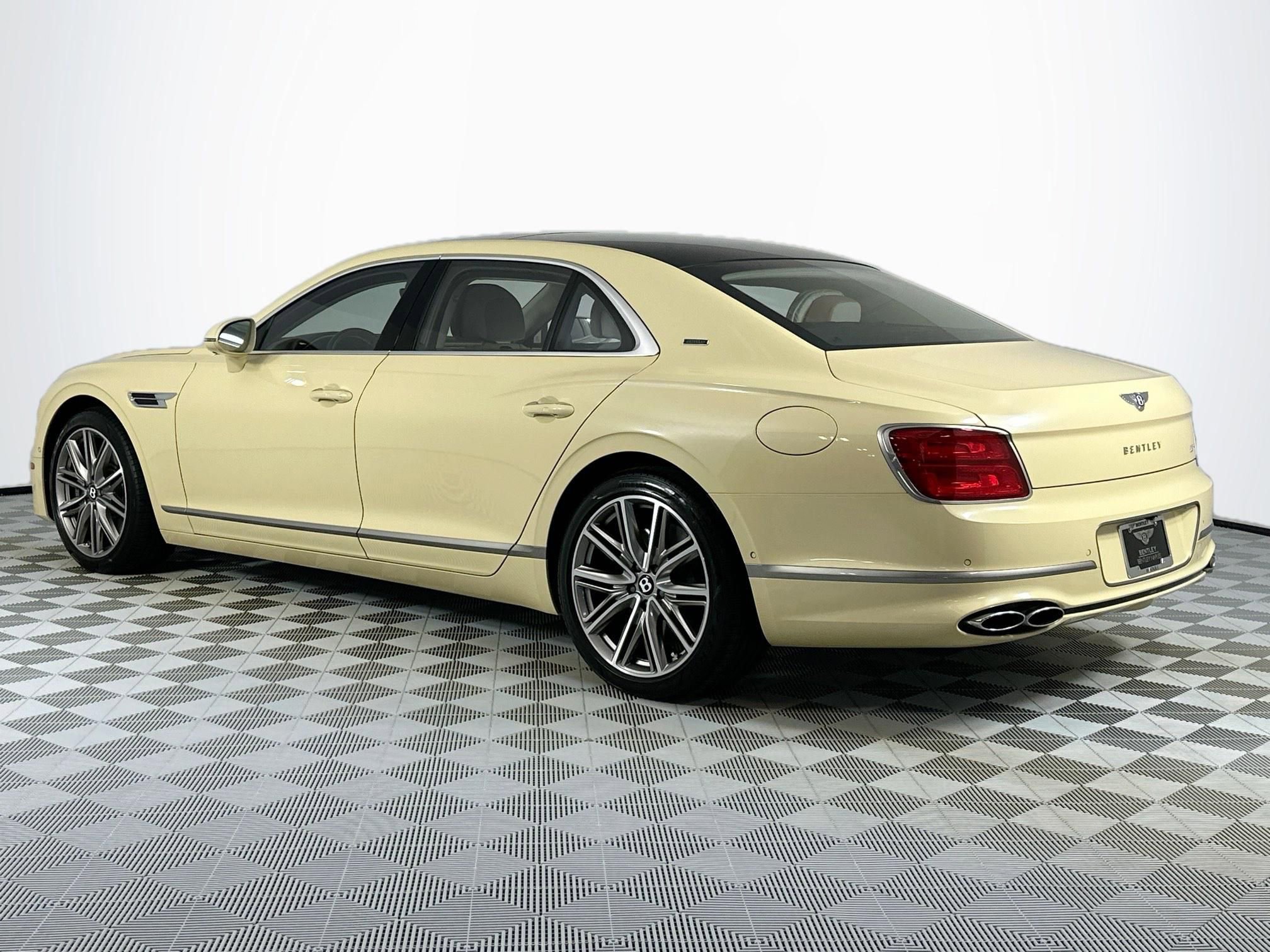 Used 2023 Bentley Flying Spur Plug-In Hybrid image 3