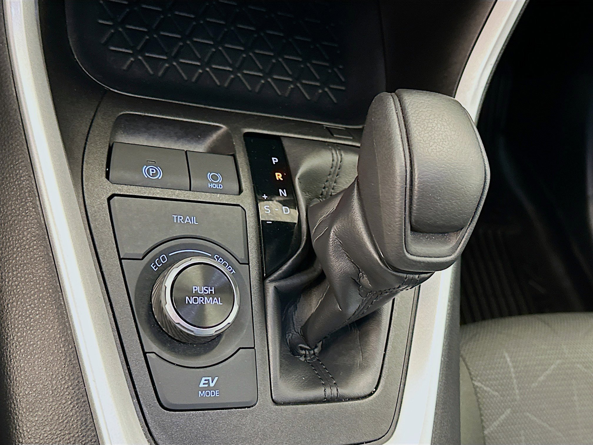 Used 2025 Toyota RAV4 XLE image 25