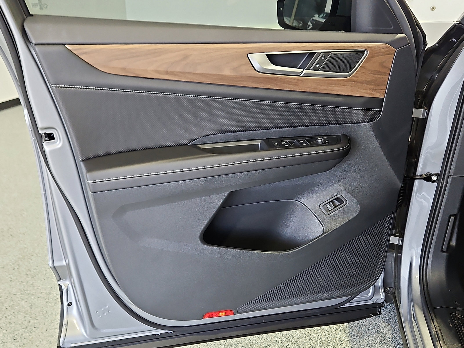 New 2026 Volkswagen Atlas SE FWD image 14