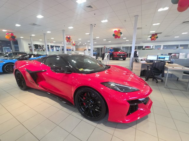 Used 2025 Chevrolet Corvette Z06 RWD image 2