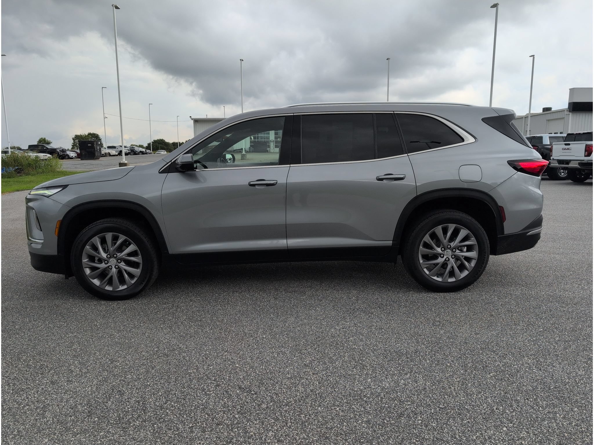 Used 2025 Buick Enclave Preferred FWD image 3
