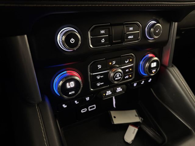 Certified 2023 GMC Yukon XL SLT w/ SLT Luxury Package AWD/4WD image 22