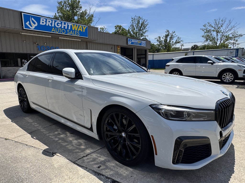 Used 2021 BMW 740i w/ M Sport Package RWD image 3