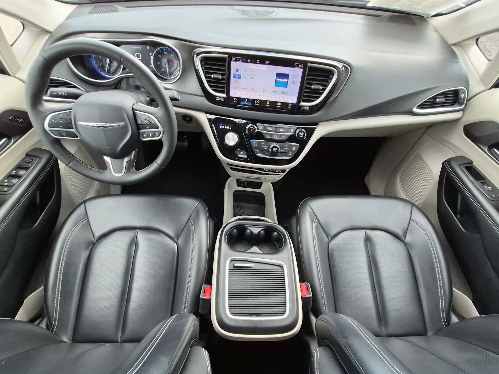 Used 2024 Chrysler Pacifica Touring-L FWD image 15