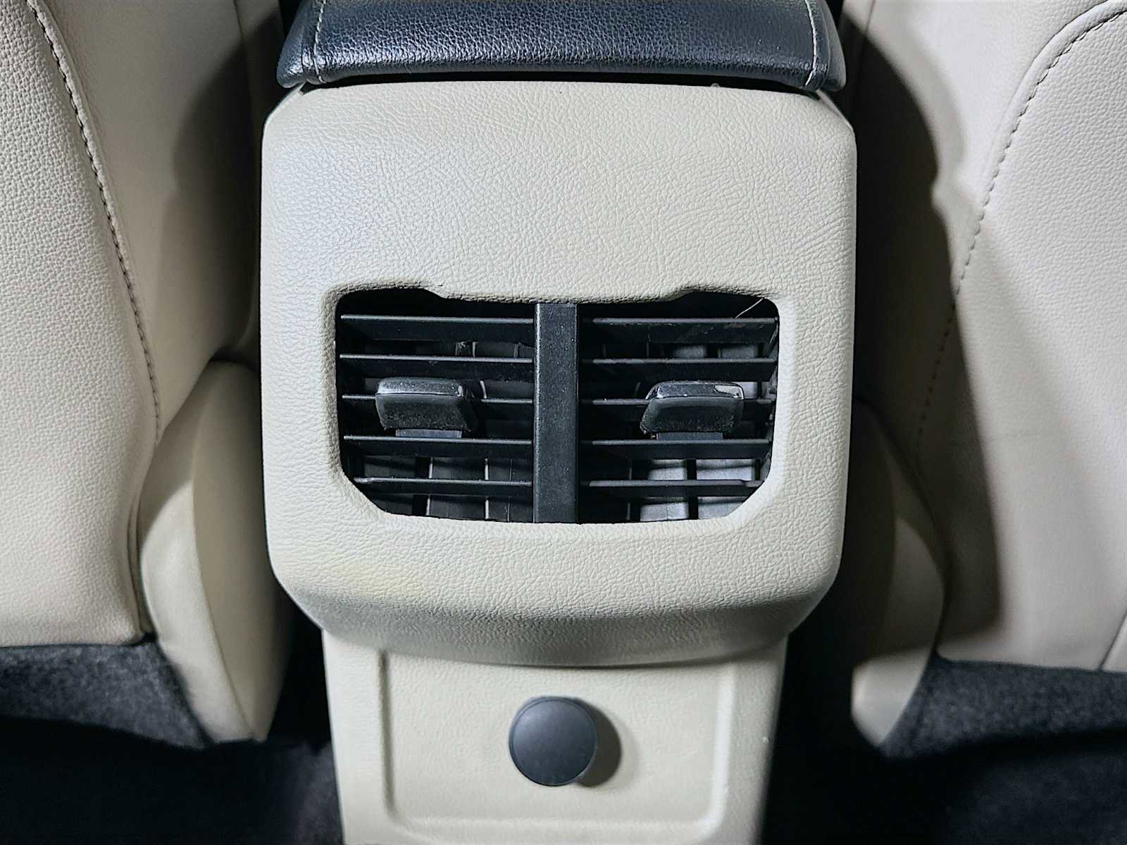 Used 2017 Ford Fusion SE w/ Fusion SE Technology Package image 22