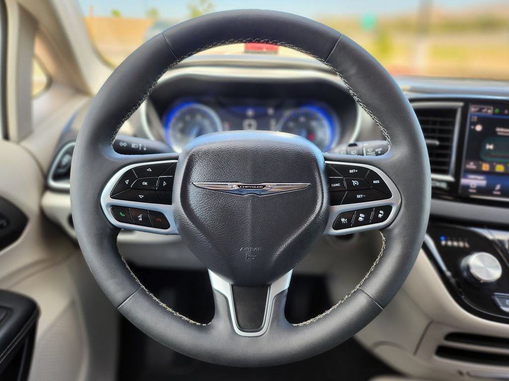 Used 2024 Chrysler Pacifica Touring-L FWD image 20