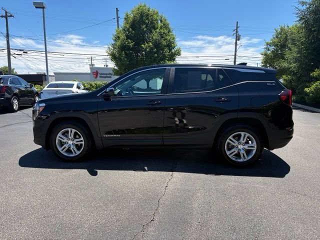 Used 2024 GMC Terrain SLE w/ LPO, Floor Liner Package FWD image 2