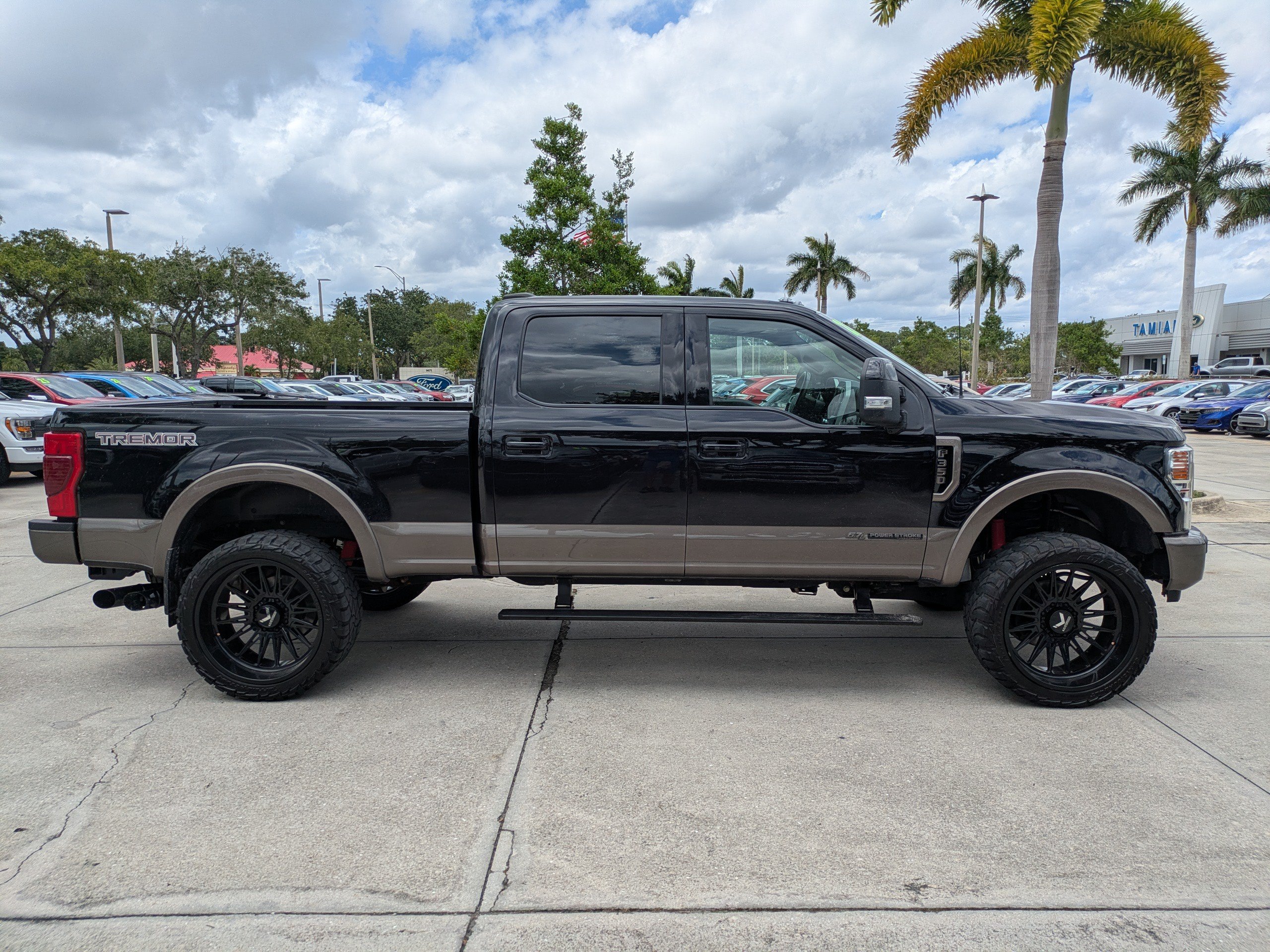 Used 2022 Ford F350 King Ranch w/ Tremor Off-Road Package AWD/4WD image 3