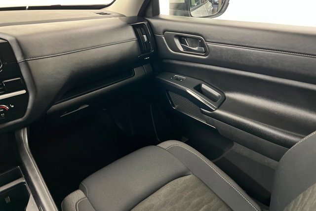 Used 2025 Nissan Pathfinder SV AWD/4WD image 10