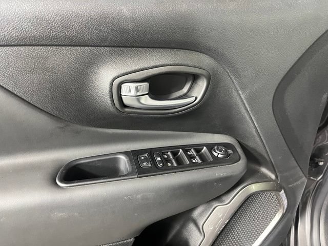 Used 2020 Jeep Renegade Limited AWD/4WD image 16