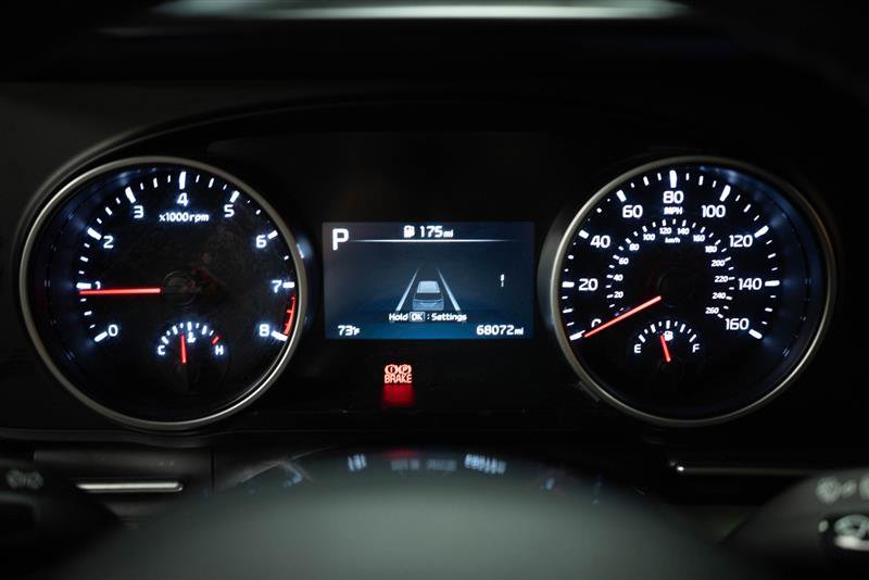 Used 2024 Kia Carnival LX image 19