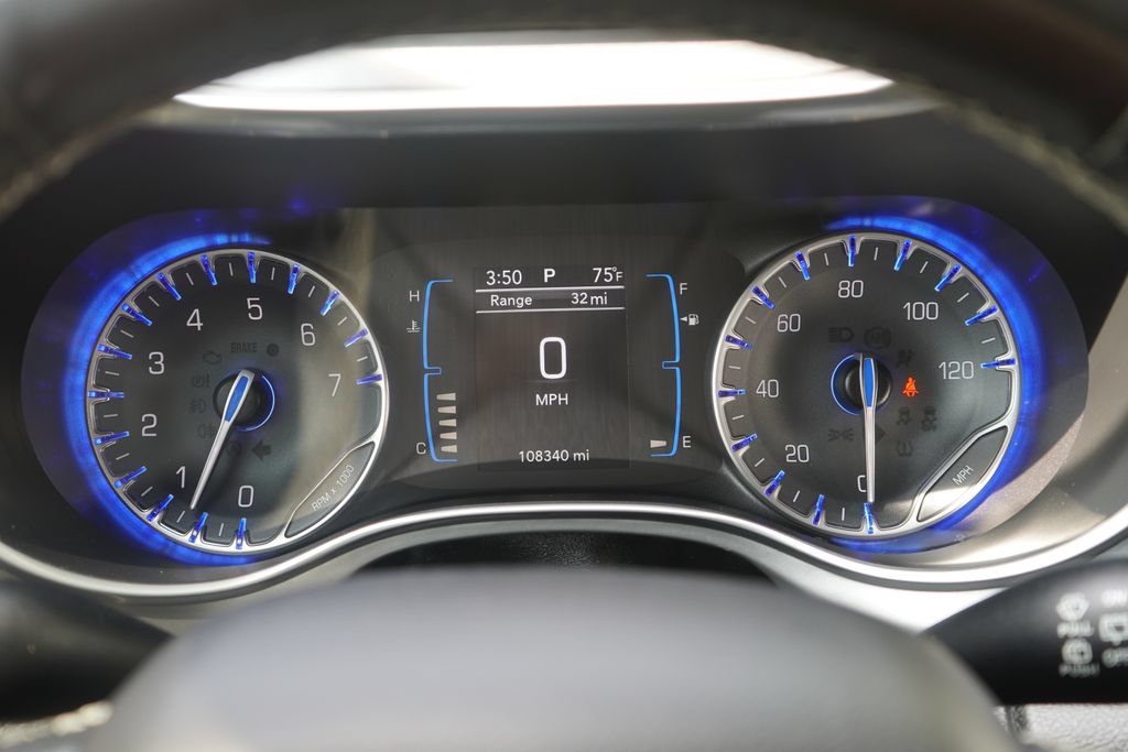 Used 2019 Chrysler Pacifica Touring-L w/ S Appearance Package FWD image 17