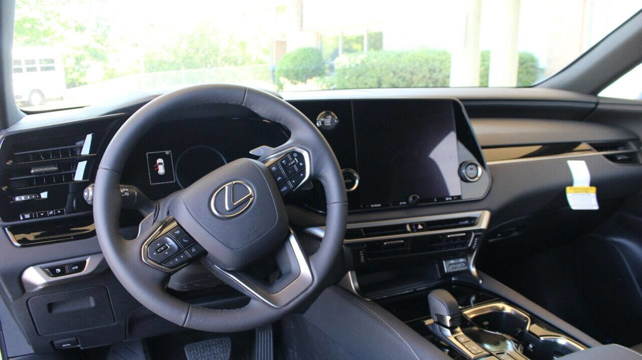 Used 2024 Lexus RX 350 FWD w/ Technology Package image 5