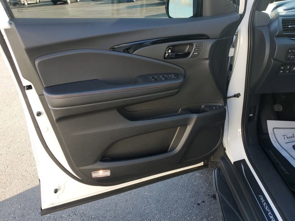 Certified 2024 Honda Passport Black Edition image 12