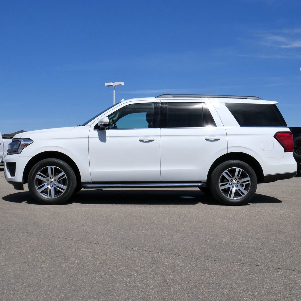 Used 2022 Ford Expedition XLT AWD/4WD image 3