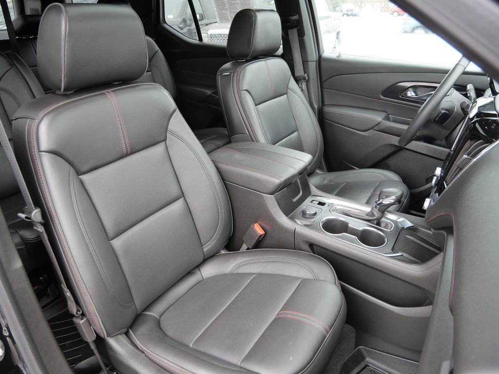Used 2023 Chevrolet Traverse RS image 13