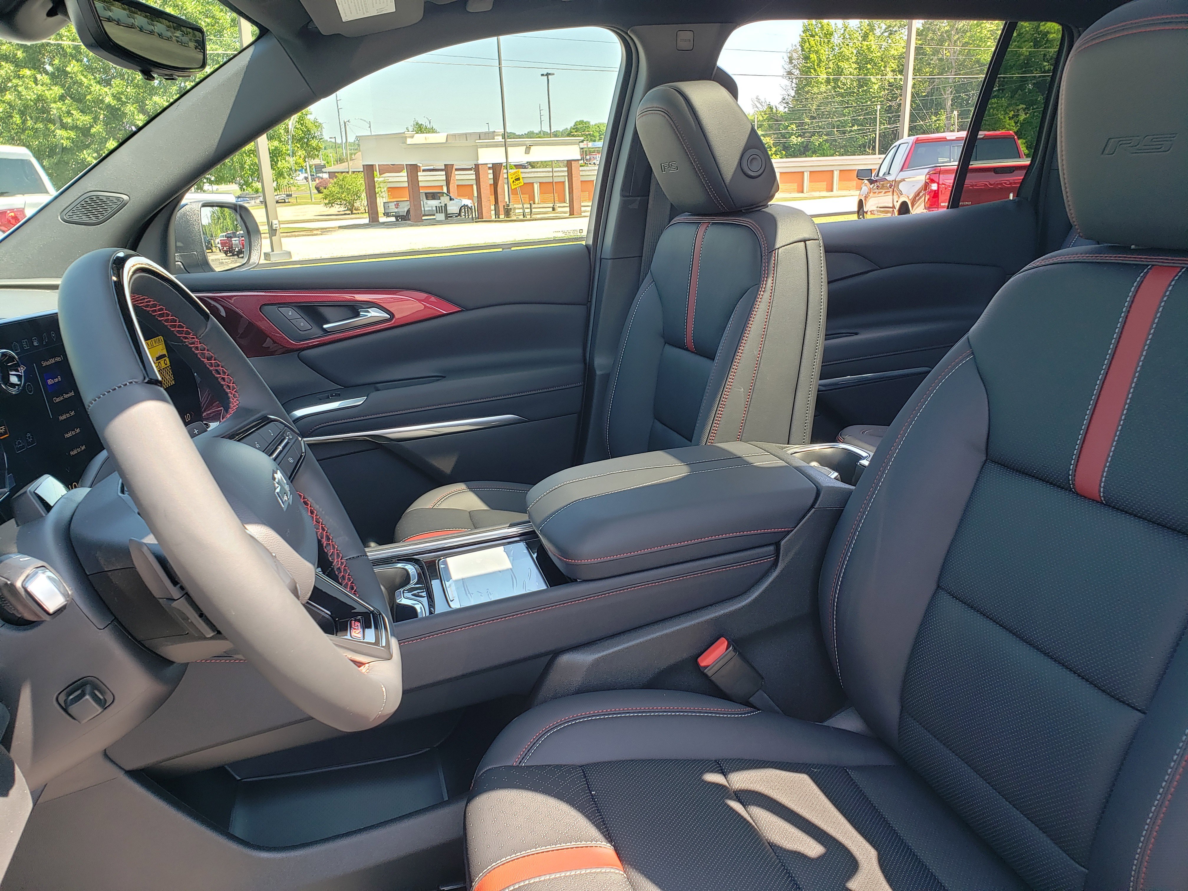 New 2026 Chevrolet Traverse RS w/ LPO, Floor Liner Package FWD image 28