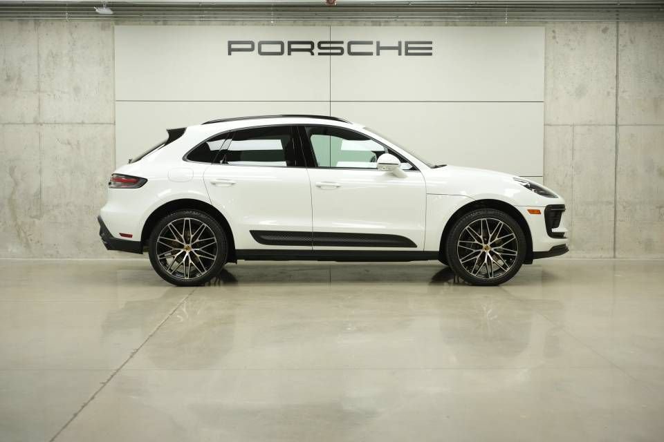 Certified 2026 Porsche Macan AWD/4WD image 8