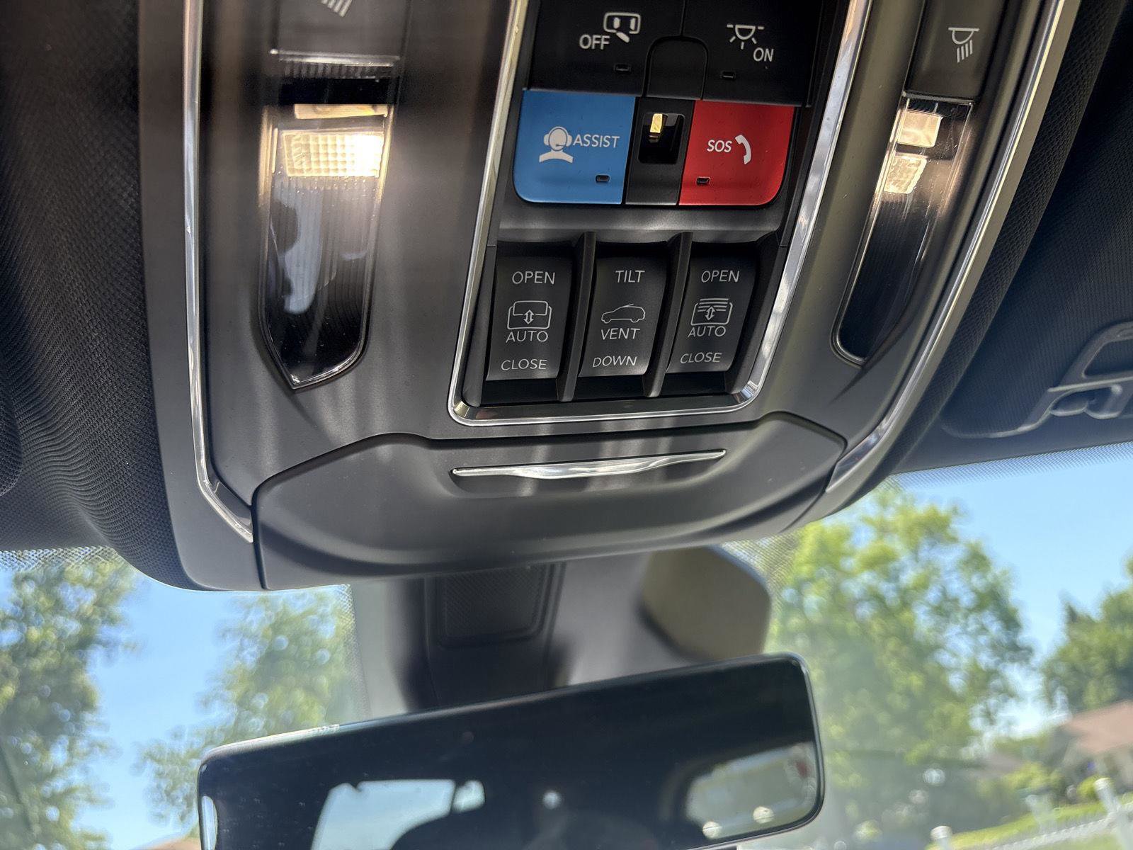 Used 2025 Jeep Grand Cherokee Overland w/ Luxury Tech Group IV AWD/4WD image 26