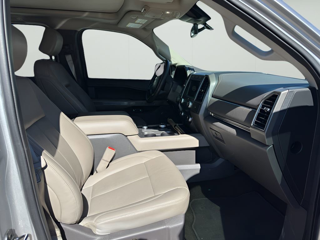 Used 2019 Ford Expedition XLT w/ Equipment Group 202A image 8