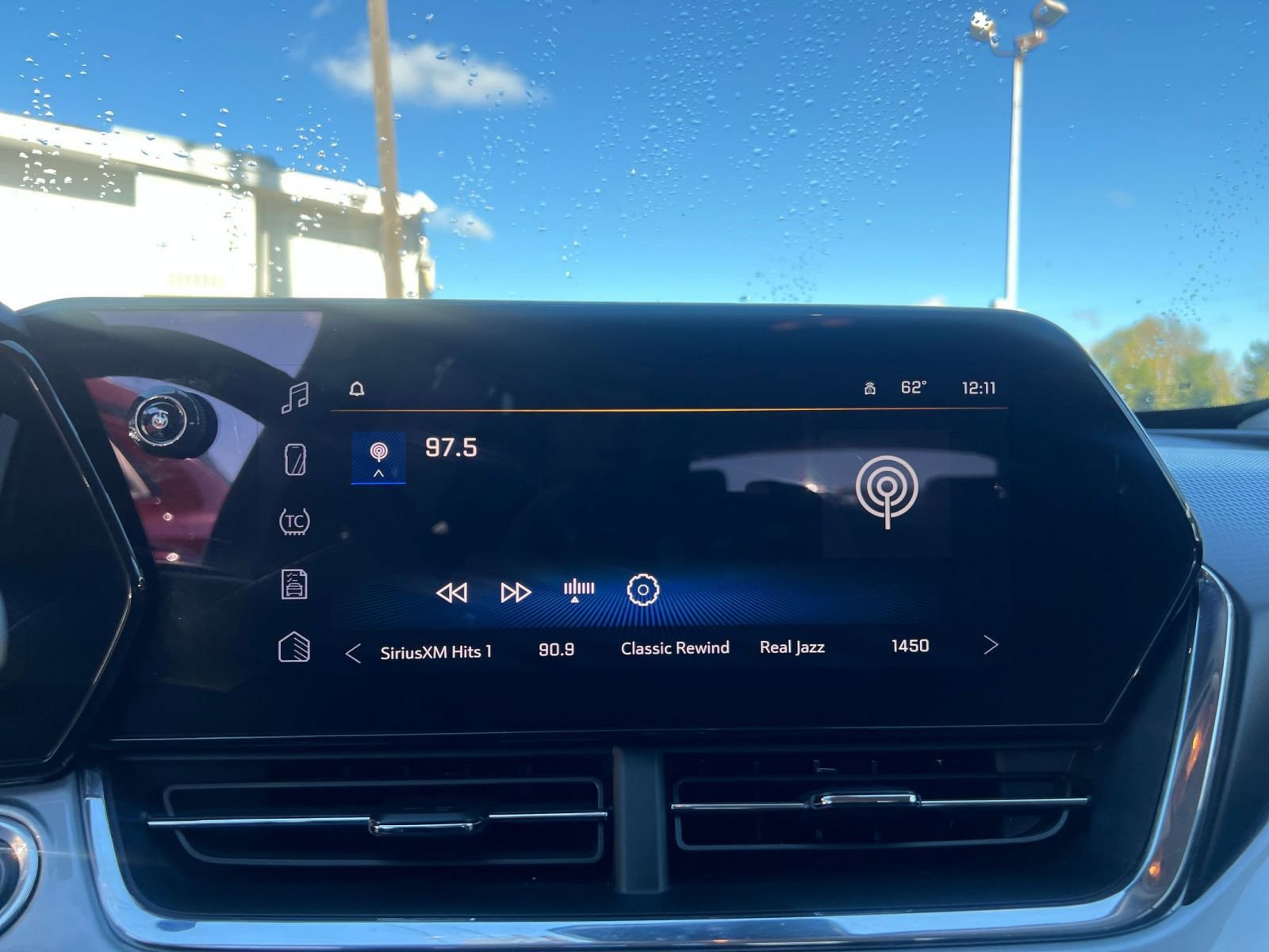 Used 2025 Chevrolet Trax LT w/ LT Convenience Package image 21