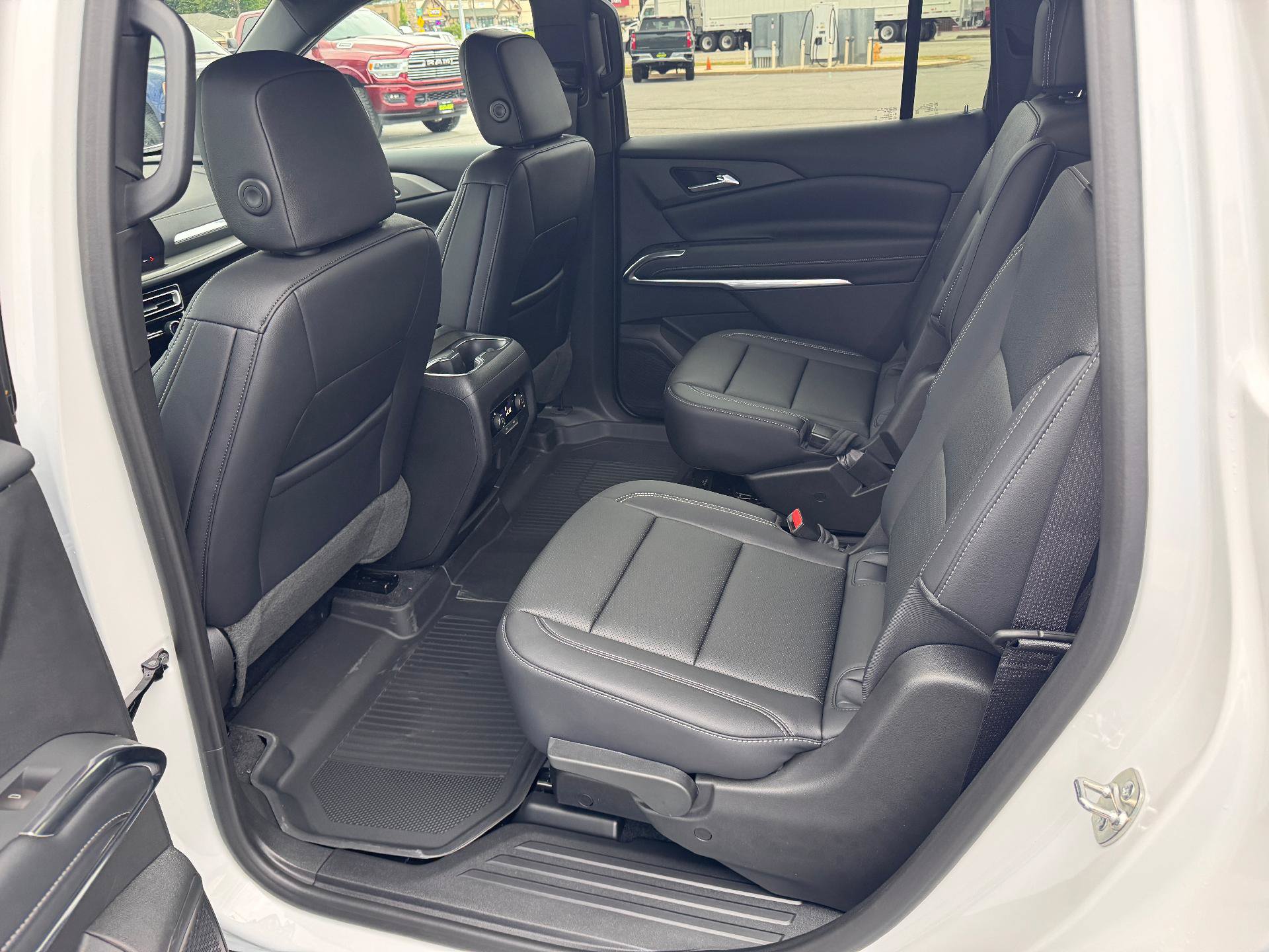 New 2026 Chevrolet Traverse LT w/ Sun and Wheel Package AWD/4WD image 14