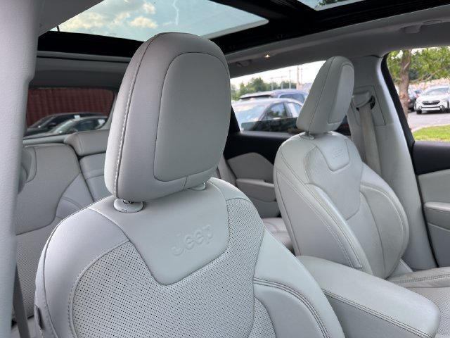 Used 2019 Jeep Cherokee Limited AWD/4WD image 31