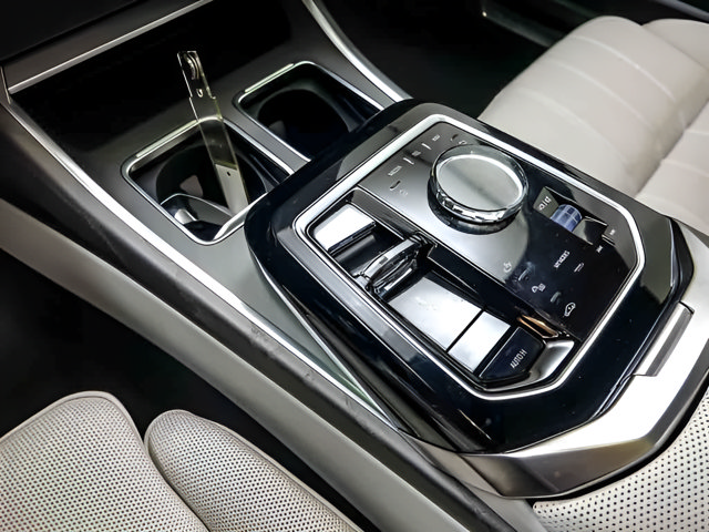 Used 2023 BMW 760i xDrive AWD/4WD image 20