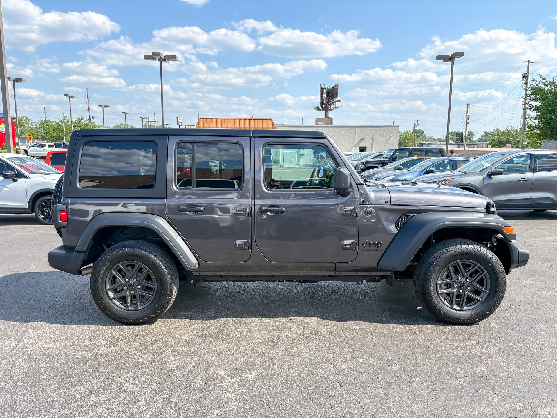 Used 2025 Jeep Wrangler Unlimited Sport AWD/4WD image 19