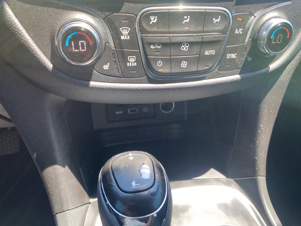 Used 2020 Chevrolet Equinox LT FWD image 22