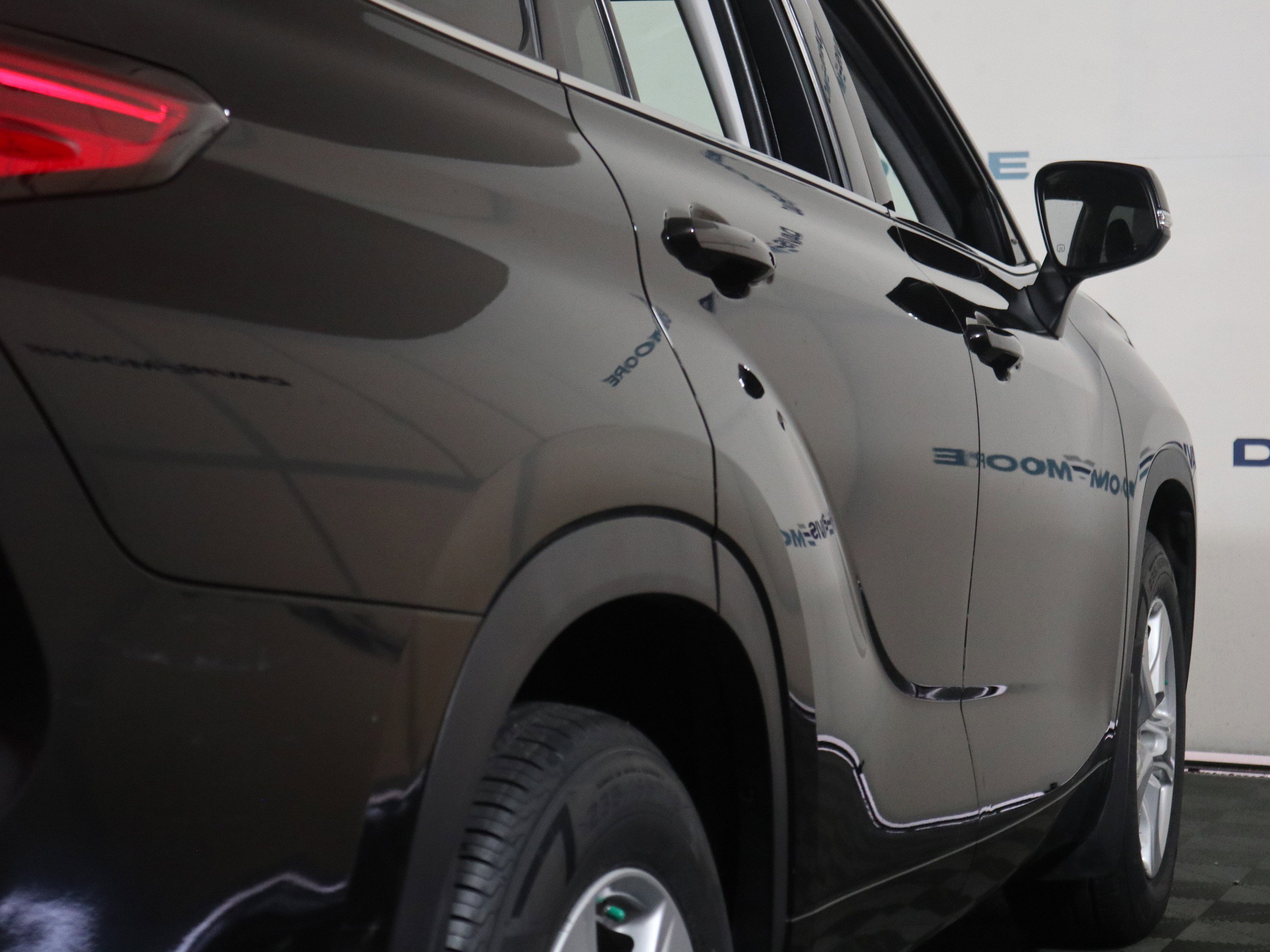 Used 2020 Toyota Highlander LE image 5