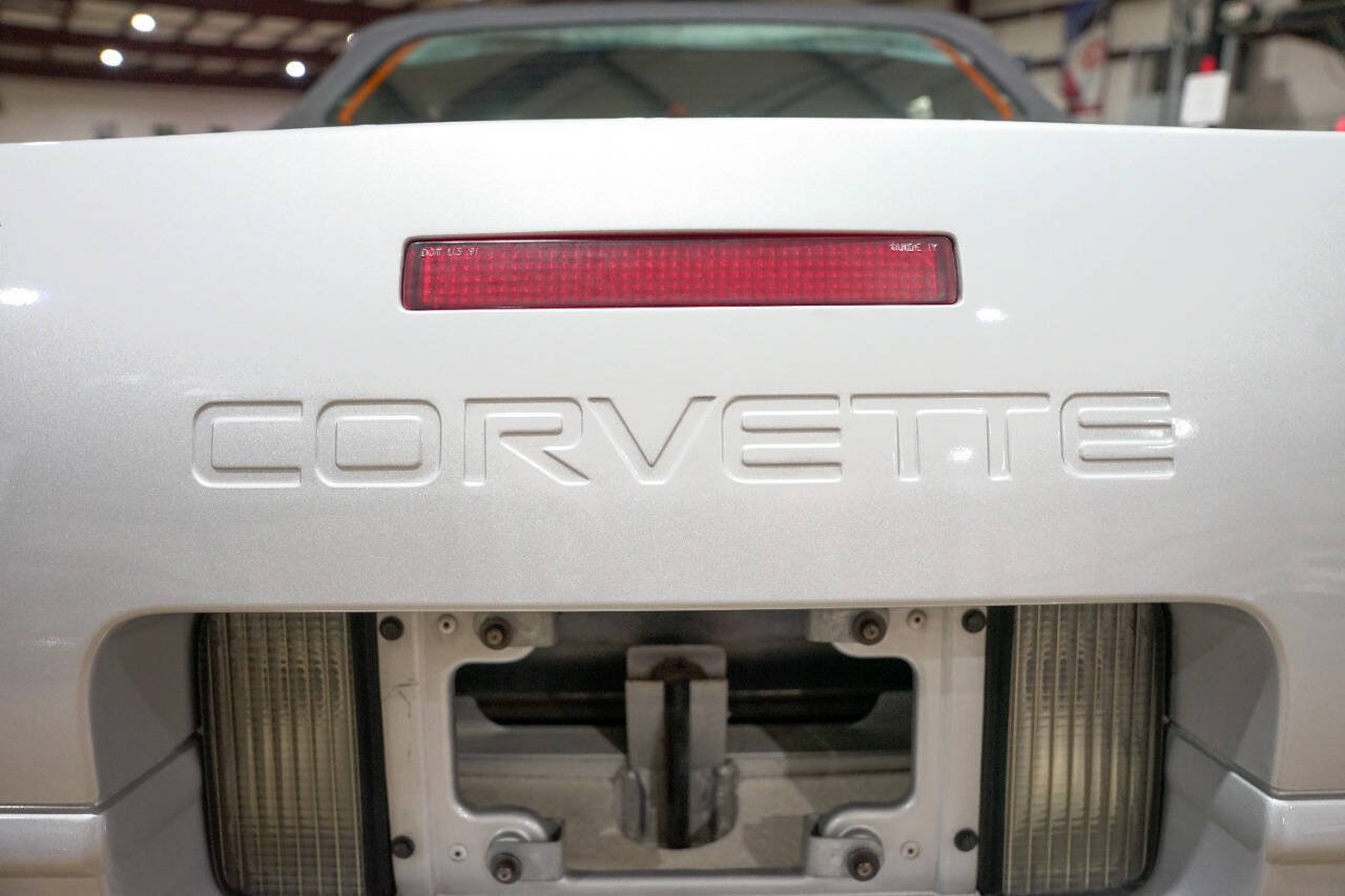 Used 1996 Chevrolet Corvette Convertible RWD image 39