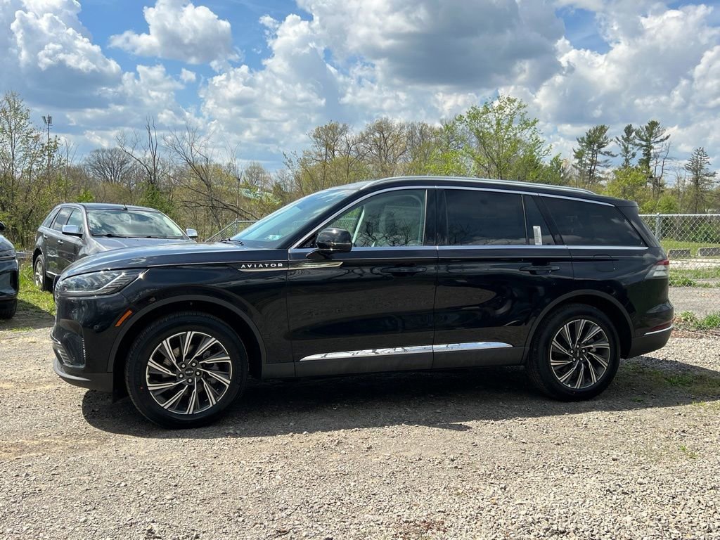 New 2026 Lincoln Aviator AWD image 2