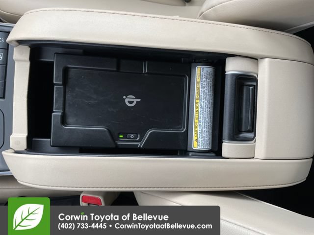 Used 2020 Toyota Highlander XLE AWD/4WD image 29