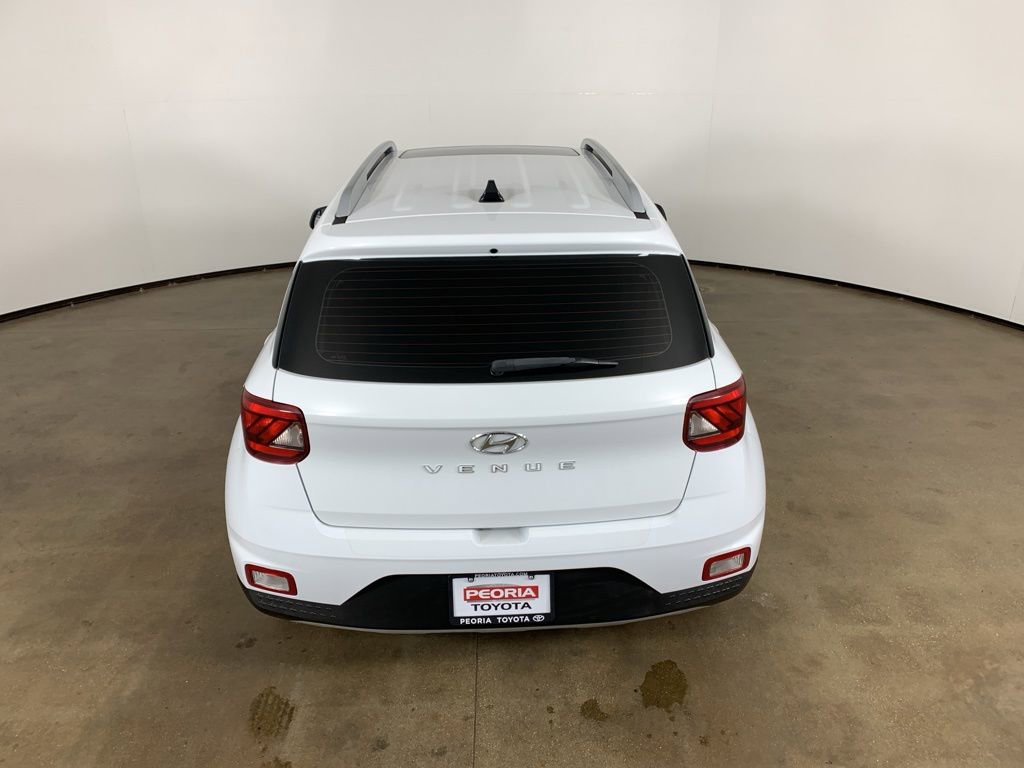 Used 2022 Hyundai Venue SEL image 11