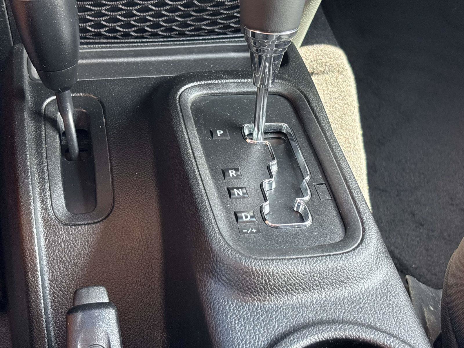 Used 2018 Jeep Wrangler Unlimited Sport S AWD/4WD image 17