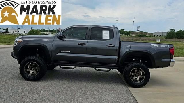 Used 2019 Toyota Tacoma TRD Off-Road AWD/4WD image 5
