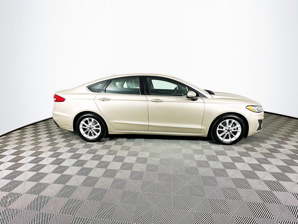 Used 2019 Ford Fusion SE image 11