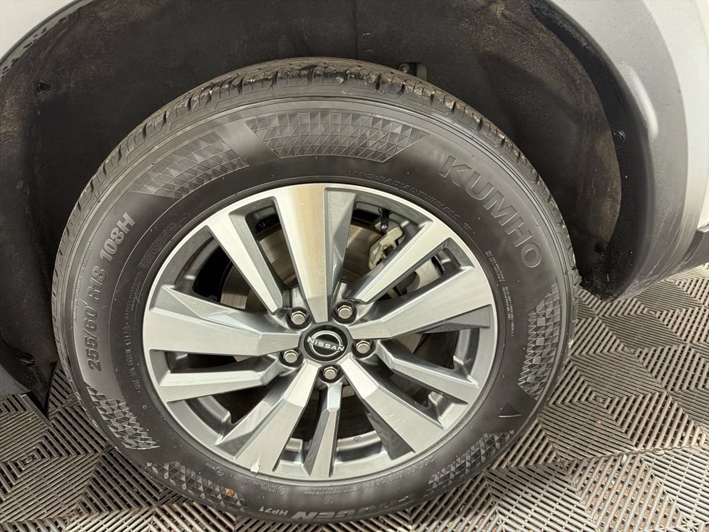 Used 2025 Nissan Pathfinder SL AWD/4WD image 32