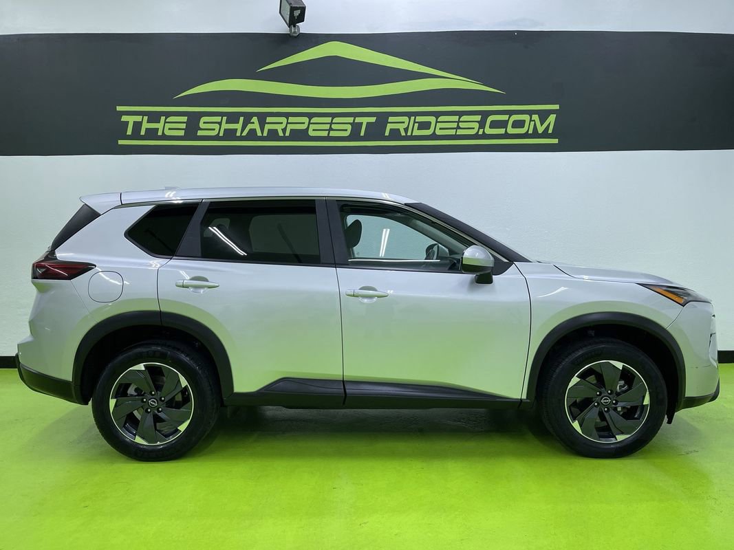 Used 2024 Nissan Rogue SV image 11