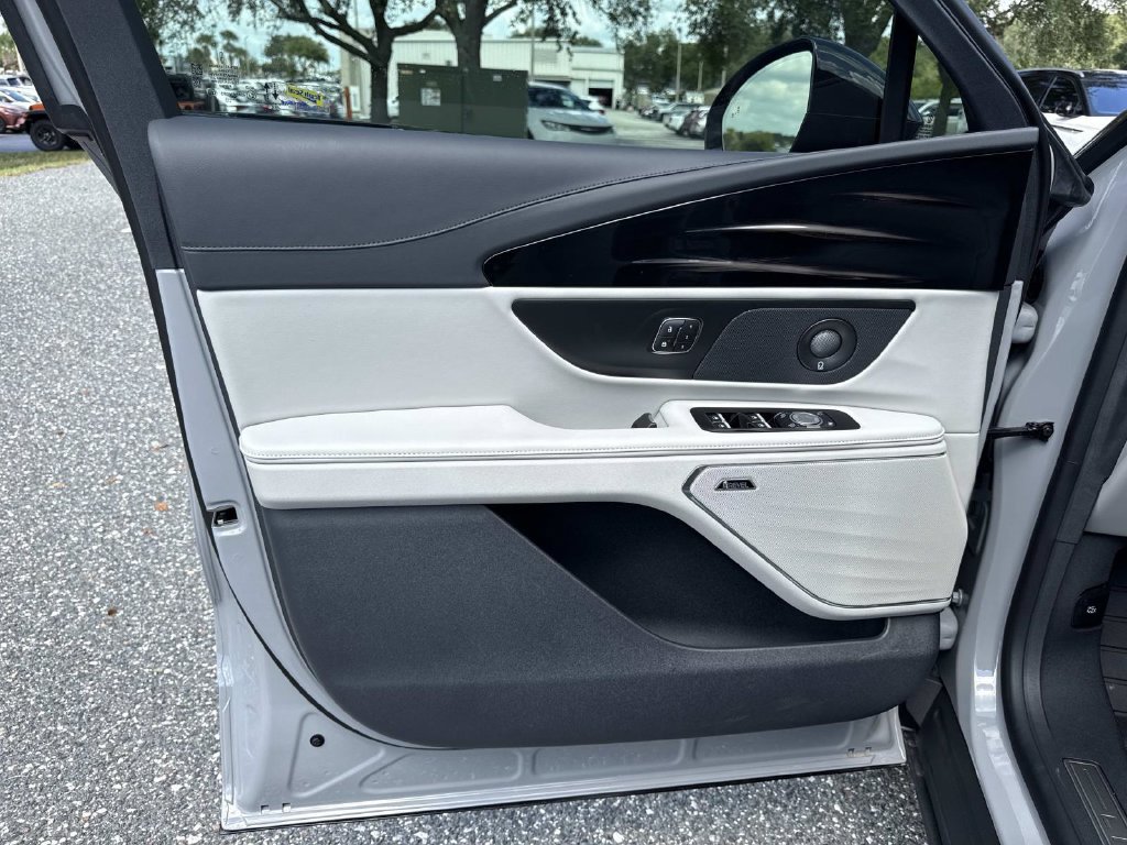 New 2026 Lincoln Nautilus Reserve w/ Jet Appearance Package AWD/4WD image 18