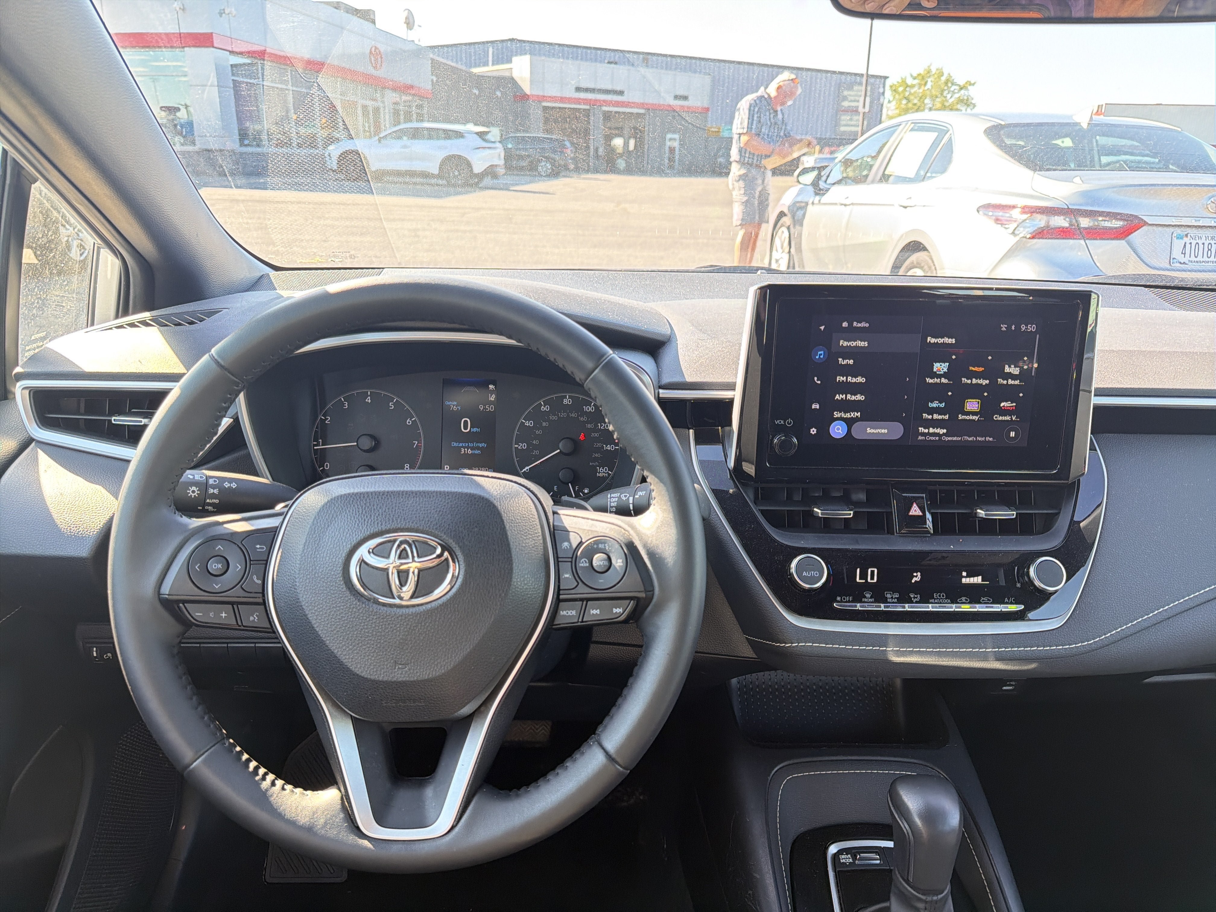 Used 2023 Toyota Corolla SE FWD image 9