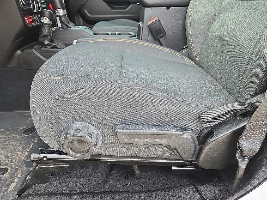 Used 2024 Jeep Wrangler Unlimited image 24