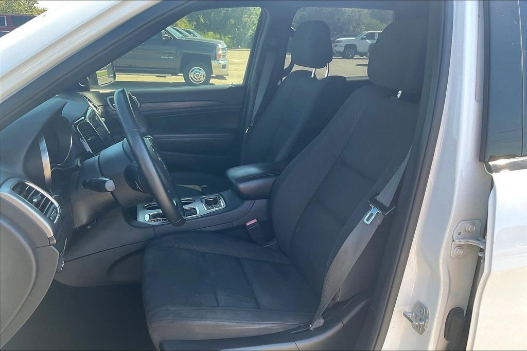 Used 2019 Jeep Grand Cherokee Laredo image 24