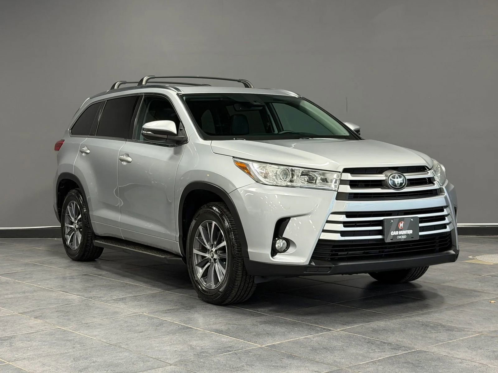 Used 2017 Toyota Highlander XLE FWD image 3