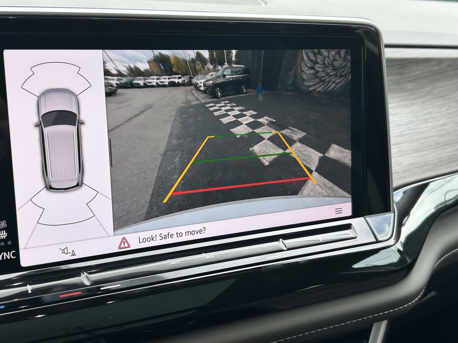 Used 2025 Volkswagen Atlas SEL image 30