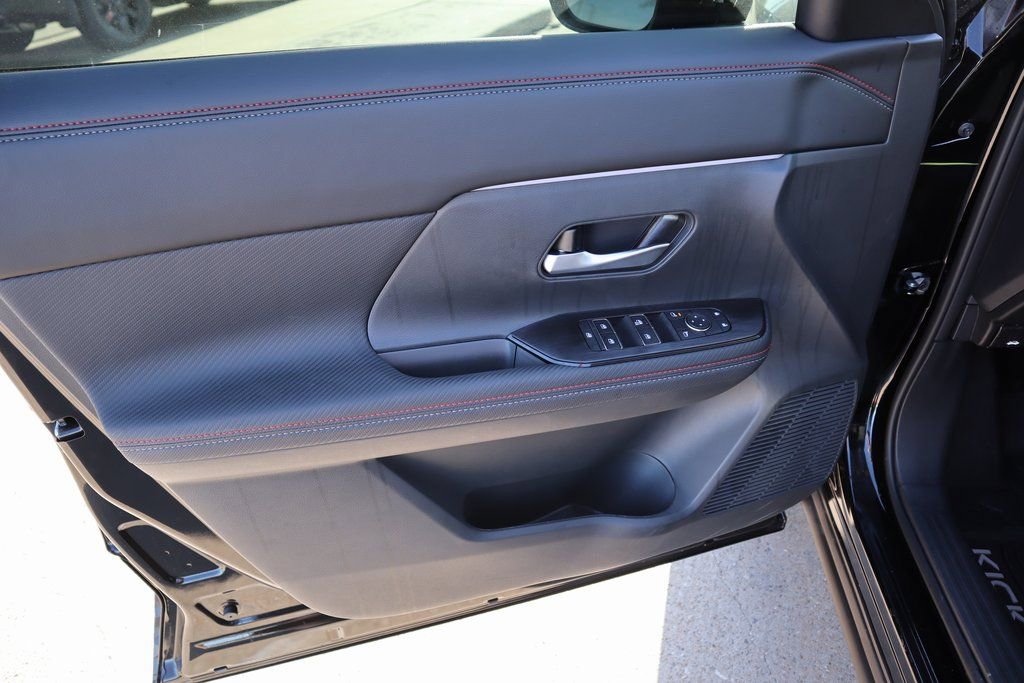 New 2025 Nissan Kicks SR FWD image 12